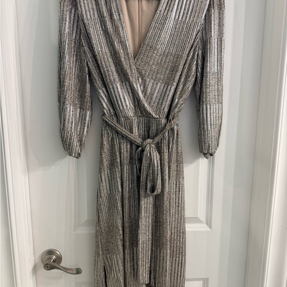 Alice + Olivia Silver Striped Long Sleeve Dress